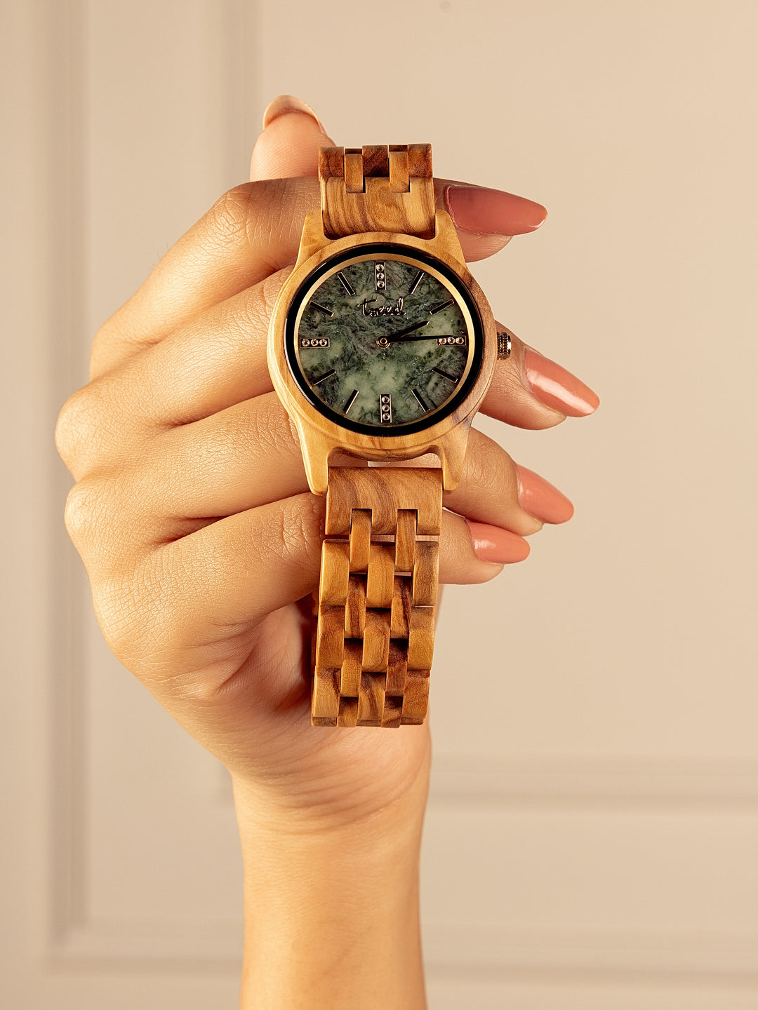 Olive wood bracelet and case detail – Treed Lana (Olive/Green)